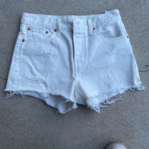 High waisted white Levi shorts